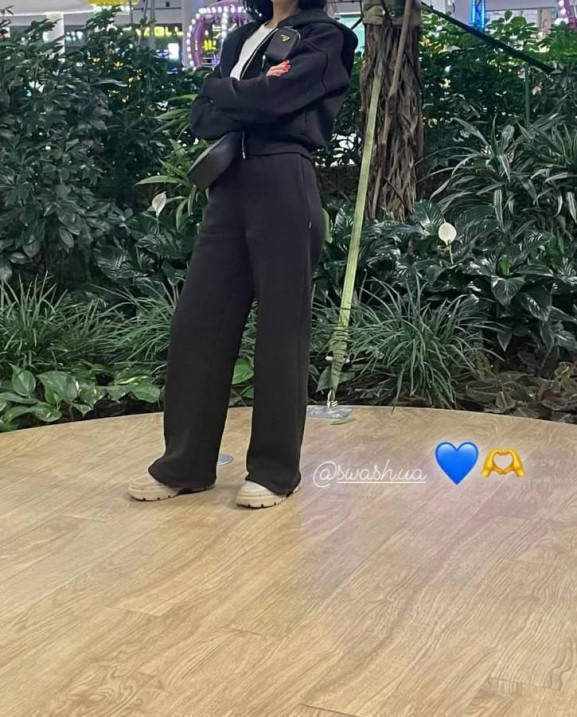 9 Спортивний костюм із довгою блискавкою з капюшоном